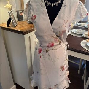 White floral XS wrap dress
